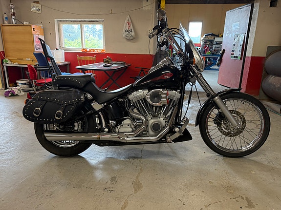 Harley-Davidson FXST Softail Standard / Custom 2 of 5