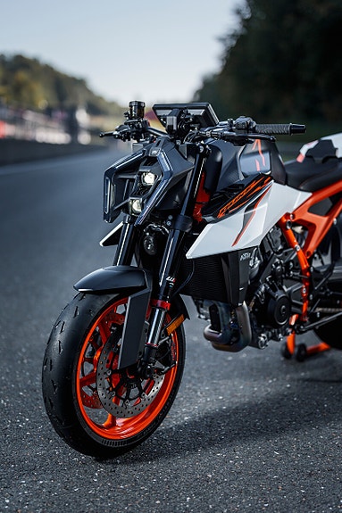 KTM 990 DUKE R /5" TFT/4 ÅR GARANTI/ 3.99% RENTEKAMPANJE /FREE TECHPACK 4 of 5