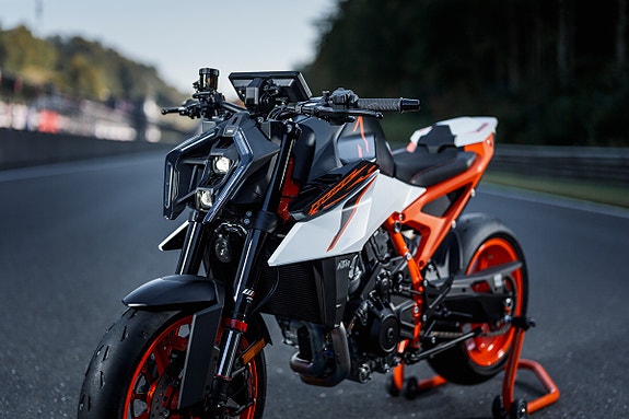 KTM 990 DUKE R /5" TFT/4 ÅR GARANTI/ 3.99% RENTEKAMPANJE /FREE TECHPACK 3 of 5