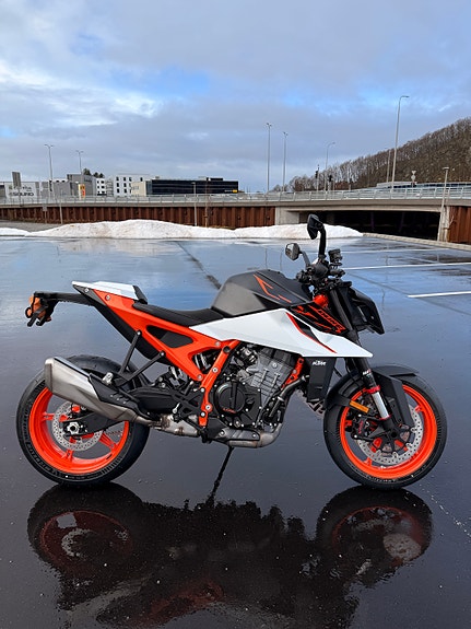 KTM 990 DUKE R /5" TFT/4 ÅR GARANTI/ 3.99% RENTEKAMPANJE /FREE TECHPACK 2 of 5