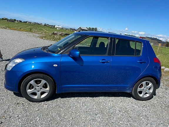 Suzuki Swift 2 of 5