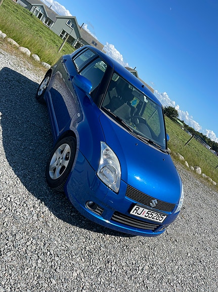 Suzuki Swift 3 of 5