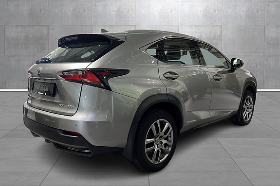 Lexus NX300h 5 of 5