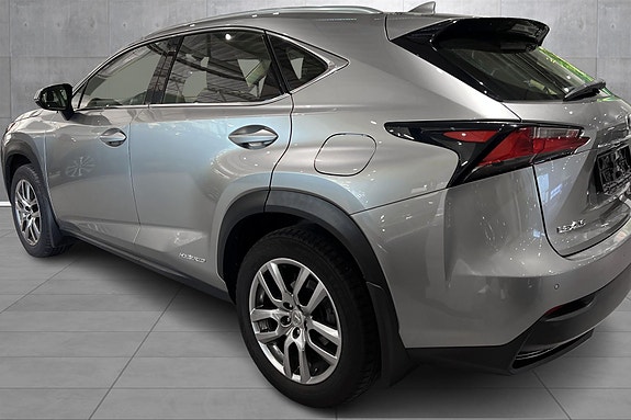 Lexus NX300h 3 of 5