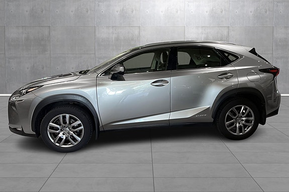Lexus NX300h 2 of 5