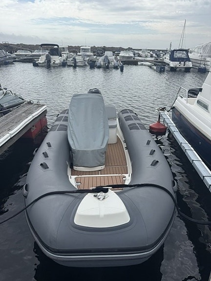 Meget pen BRIG RIB 2021-modell med 60 hk – perfekt familiebåt 2 of 5