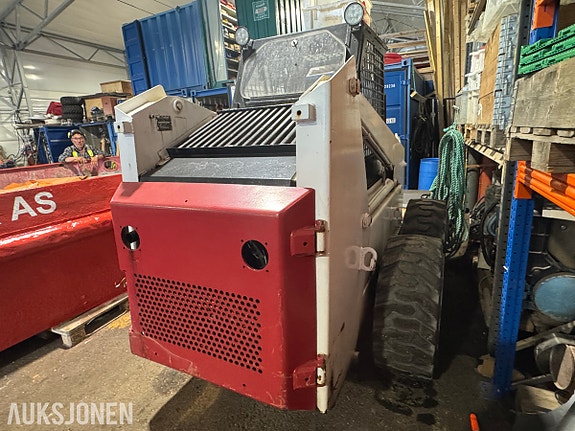 Bobcat 975 KOMPAKTLASTER - MED SKUFFE OG PALLEGAFLER - STARTER OG GÅR 5 of 5