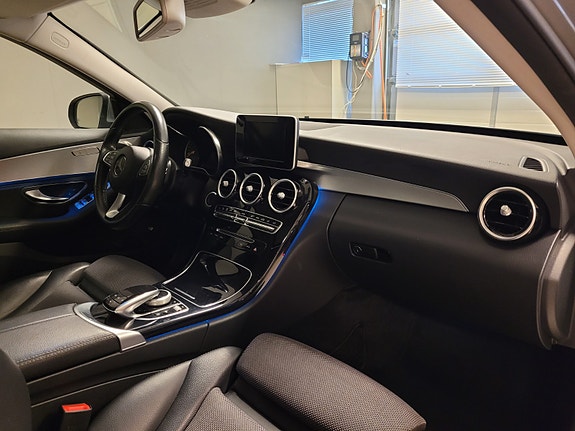 Mercedes-Benz C180 13 of 30