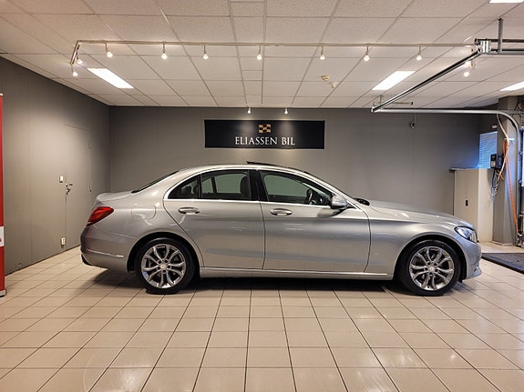 Mercedes-Benz C-Klasse 4 of 5