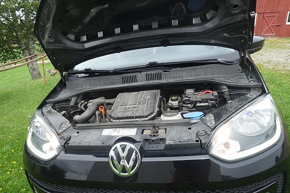 Volkswagen UP! 12 of 16