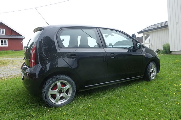 Volkswagen UP! 3 of 16