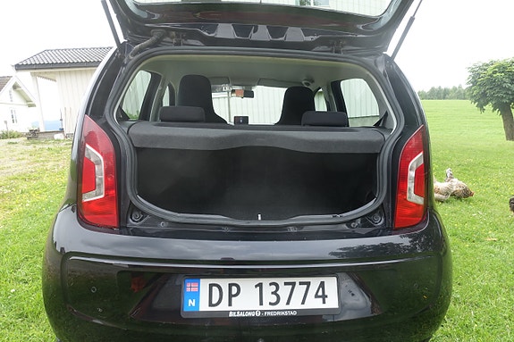 Volkswagen UP! 7 of 16