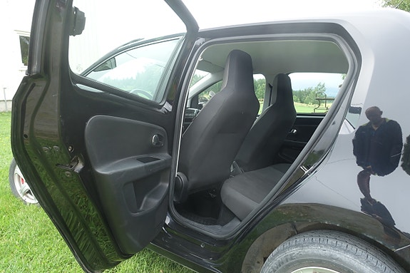Volkswagen UP! 10 of 16