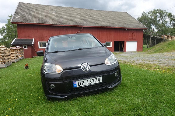 Volkswagen UP! 5 of 16