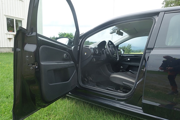 Volkswagen UP! 11 of 16