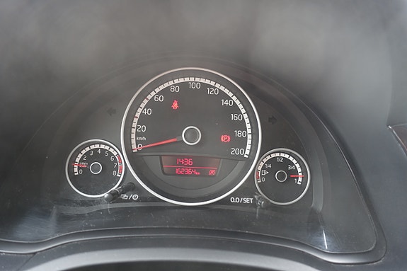 Volkswagen UP! 13 of 16
