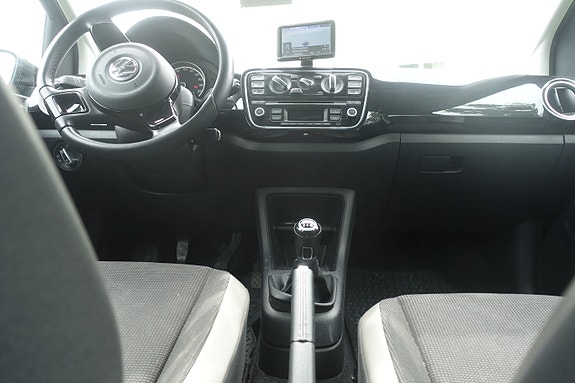Volkswagen UP! 16 of 16