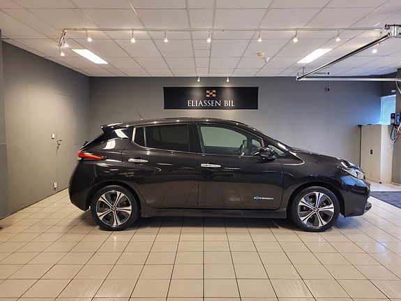 Nissan Leaf 4 of 5