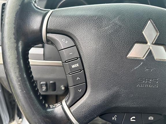 Mitsubishi Pajero 15 of 30