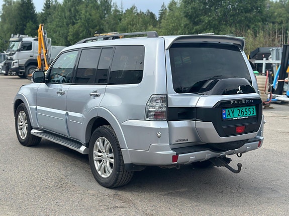 Mitsubishi Pajero 7 of 30
