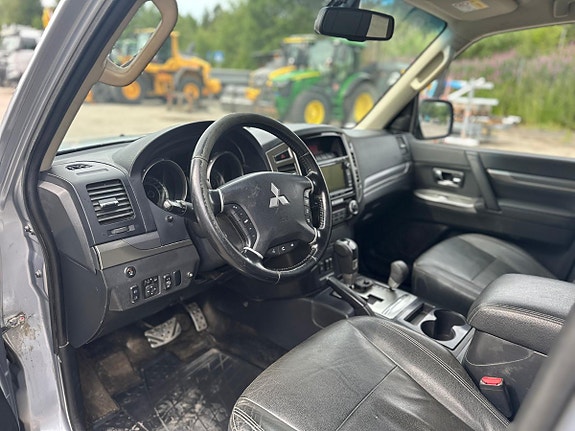 Mitsubishi Pajero 11 of 30