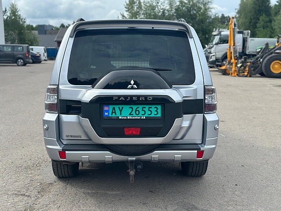 Mitsubishi Pajero 6 of 30