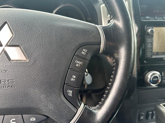 Mitsubishi Pajero 17 of 30