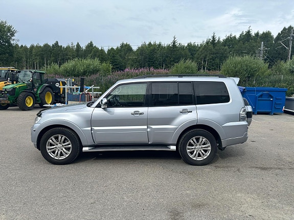 Mitsubishi Pajero 8 of 30