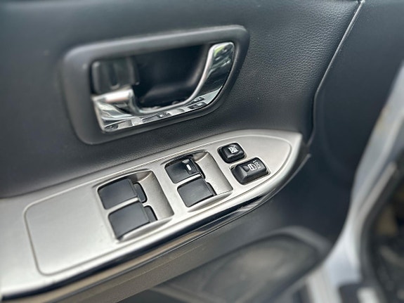 Mitsubishi Pajero 10 of 30