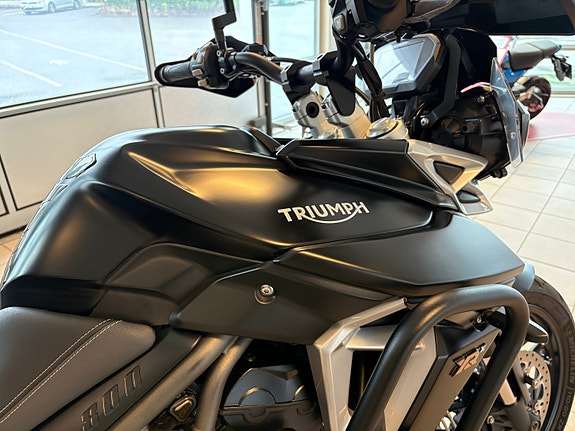 Triumph Tiger 800 XRX 4 of 5