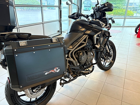 Triumph Tiger 800 XRX 2 of 5