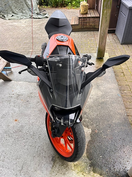 KTM RC 125 2 of 5