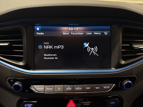Hyundai IONIQ 26 of 30