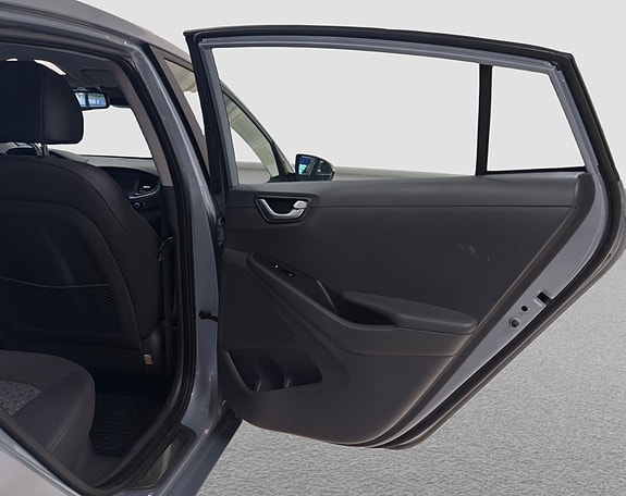 Hyundai IONIQ 8 of 30