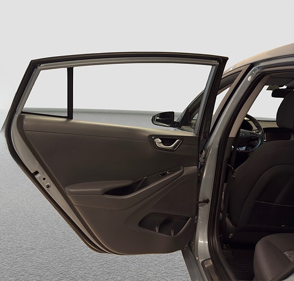 Hyundai IONIQ 10 of 30