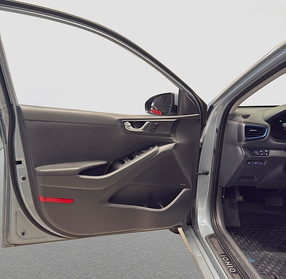 Hyundai IONIQ 14 of 30