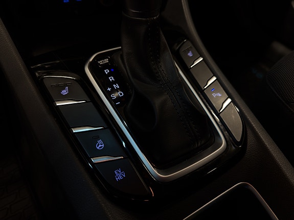 Hyundai IONIQ 27 of 30