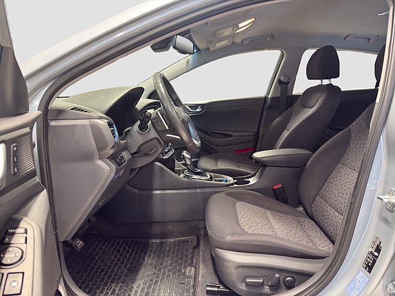 Hyundai IONIQ 17 of 30