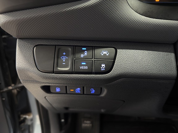 Hyundai IONIQ 18 of 30