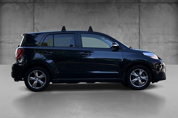 Toyota Urban Cruiser 3 of 5