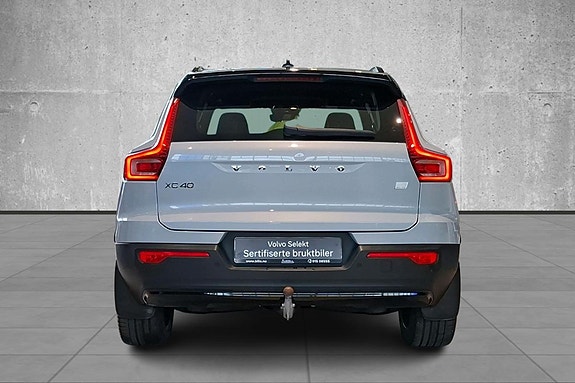 Volvo XC40 3 of 5