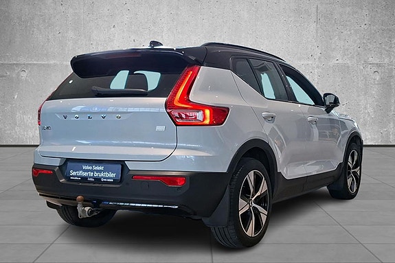 Volvo XC40 4 of 5