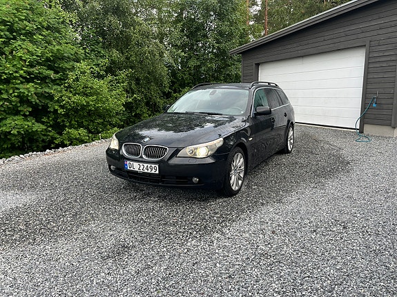 BMW 525Xi 2 of 12