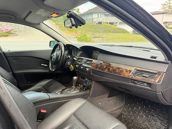 BMW 525Xi 8 of 12