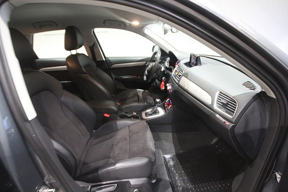 Audi Q3 10 of 30
