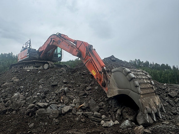 Hitachi ZX350-6 2 of 5