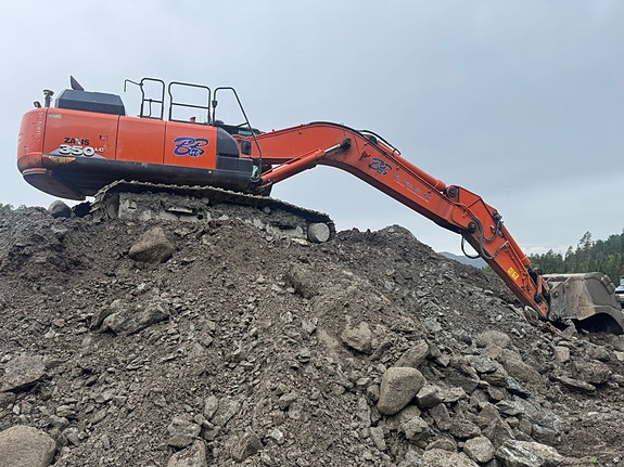 Hitachi ZX350-6 4 of 5