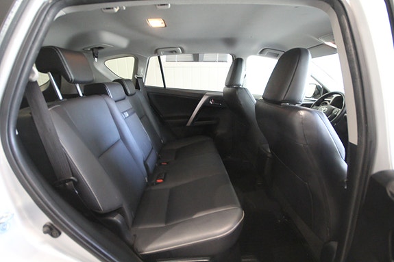 Toyota RAV4 12 of 30