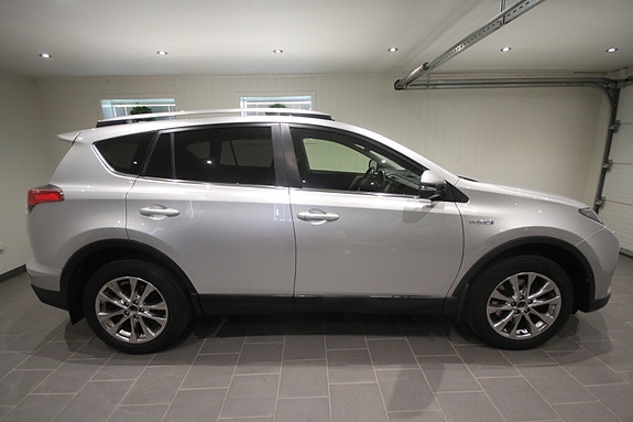 Toyota RAV4 6 of 30