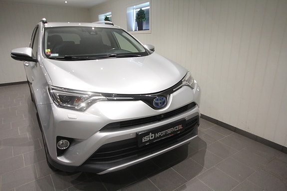 Toyota RAV4 3 of 30
